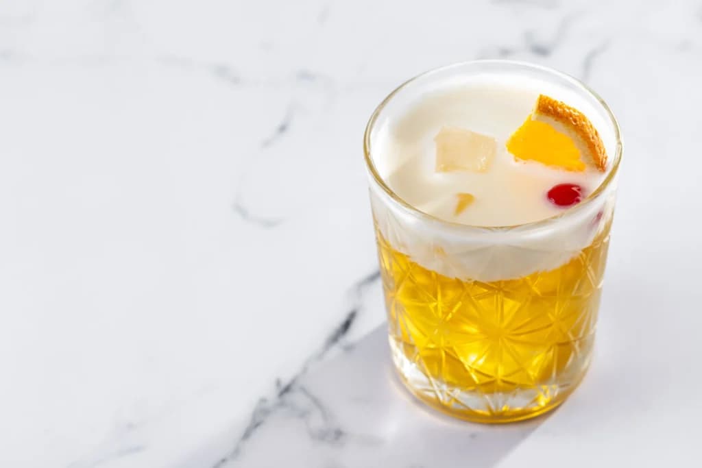 How to Craft a Classic Whiskey Sour the Irish Pub Way