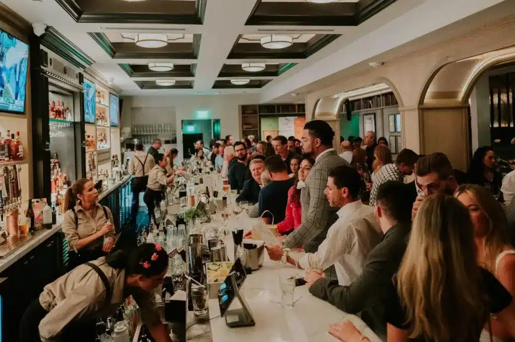 BAR CROWD